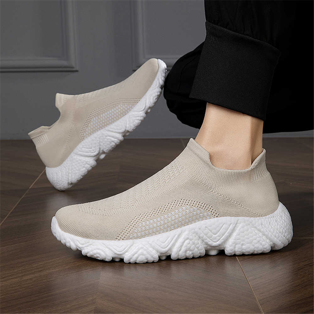 A aparência de forma plana aum - Men Shoes Runners avaliação e preço