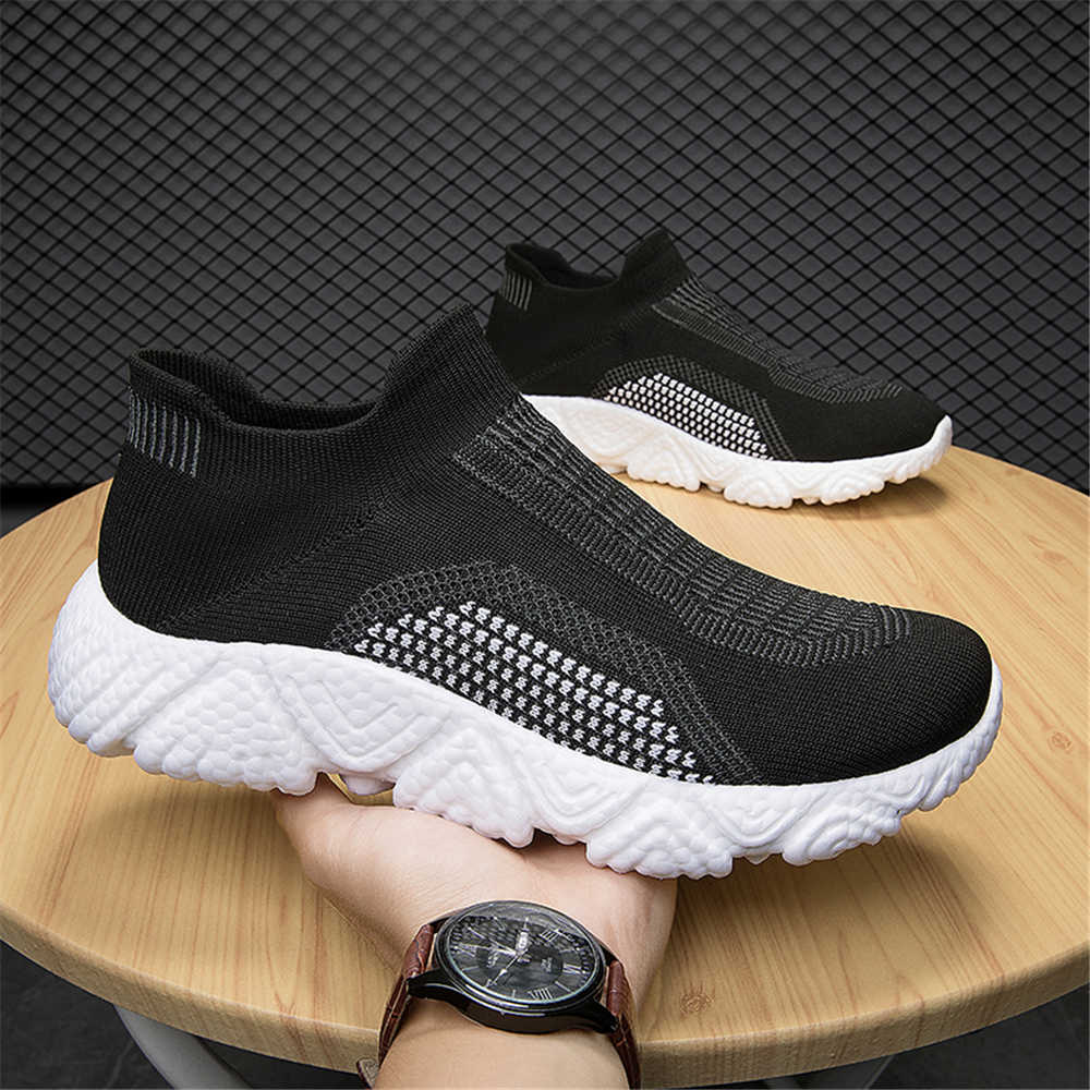 A aparência de forma plana aum - Men Shoes Runners avaliação e preço